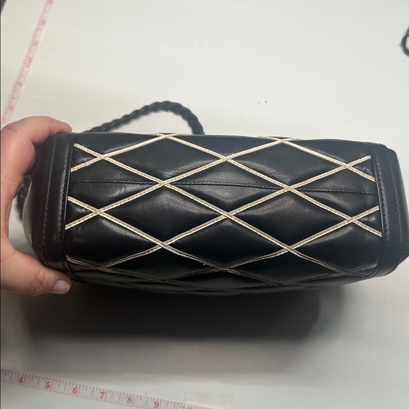 Louis Vuitton - Picture 6 of 8